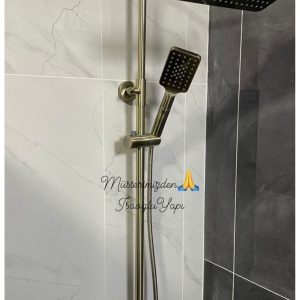 Mat Gold Duş Sistemi Mat Gold Tepe Yağmurlama Armatür Dahil Komple Set Fırçalanmış Dore Gold Kare